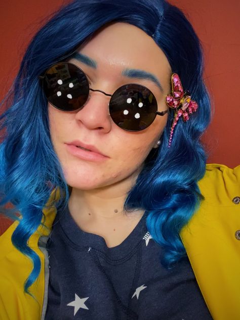 Wig: Blue Beron Wig https://www.amazon.com/dp/B077HQR413/ref=cm_sw_r_cp_api_i_hbZNFbQTR74AF?_encoding=UTF8&psc=1 Glasses: Joopin Polarized Lennon Round Sunglasses Women Men Circle Hippie Sun Glasses https://www.amazon.com/dp/B01DVS5P6Q/ref=cm_sw_r_cp_api_i_ecZNFbHRFD8T5?_encoding=UTF8&psc=1 Coraline Cosplay, Hippie Sun, Round Sunglasses Women, Coraline, Round Sunglass Women, Halloween Ideas, Round Sunglasses, Women Men, Sunglasses Women