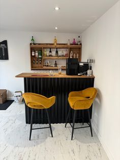 Bar And Lounge Interior Design, Simple Bar Ideas, Mini Bar Salon, Indoor Bars For Home, Man Shed Interior Ideas, Bar Counter Ideas, Small Bar Ideas For Home, Small Bar Ideas, Interior Design Bar