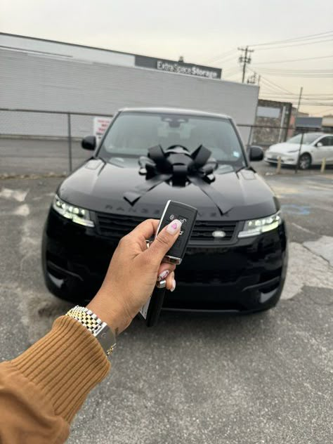 Black Luxury Cars, Graduation Vision Board, Girly Athletic, Practical Driving Test, Black Range Rover, New Range Rover Sport, New Range Rover, Range Rover Black, Vision Board Success