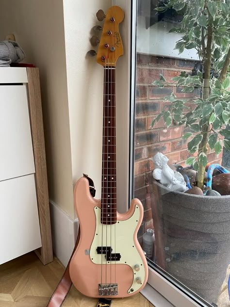 Pink Fender Guitar, Bass Guitar Fender, Precision Bass Fender, Pretty Bass Guitars, Cute Bass Guitar, Pink Bass Guitar, Cool Bass Guitars, Bass Guitar Aesthetic, Fender Precision Bass Guitar