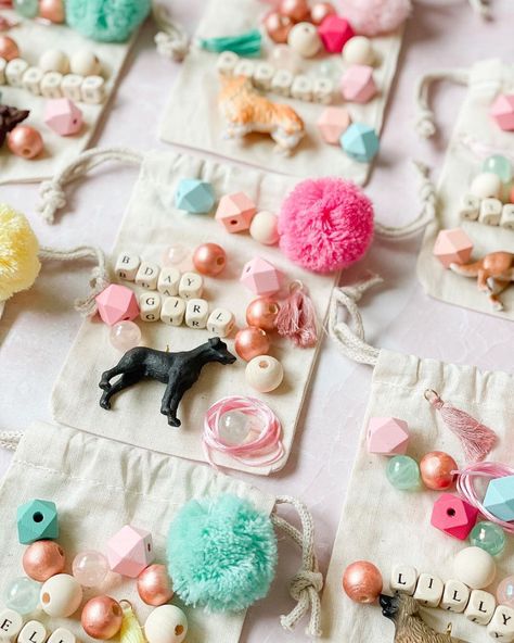 Puppy Party Gift Bags, Crafts For Girls Birthday Party, Kids Craft Party Ideas, Kid Birthday Activities, Cricut Party Ideas, Crafty Party Ideas, Birthday Party Crafts For Kids, Kids Party Favor Ideas, Kids Birthday Activities