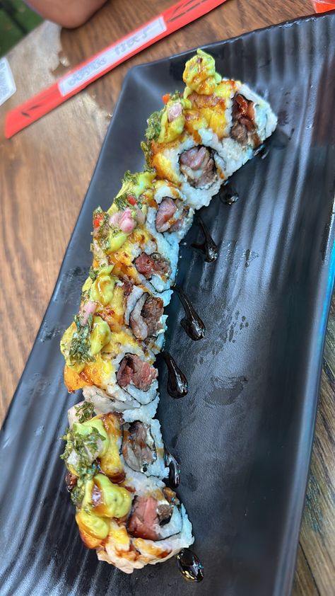 #dominicanrepublic #sushi #sushilovers #sushirolls #aesthetic #steak #spicysauce Dominican Sushi, Steak Sushi Roll, Bbq Sushi, Steak Sushi, Sushi Aesthetic, Japanese Steak, Aesthetic Foods, Trendy Food, Skirt Steak