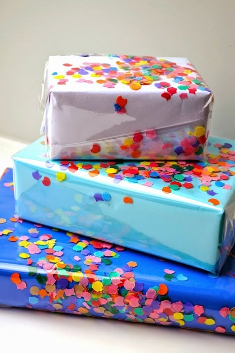 Confetti Diy, Diy Confetti, Anniversaire Diy, Gift Wrapping Inspiration, Gifts Wrapping Diy, Birthday Gift Wrapping, Gift Wrap Ideas, Creative Gift Wrapping, Gifts Wrapping