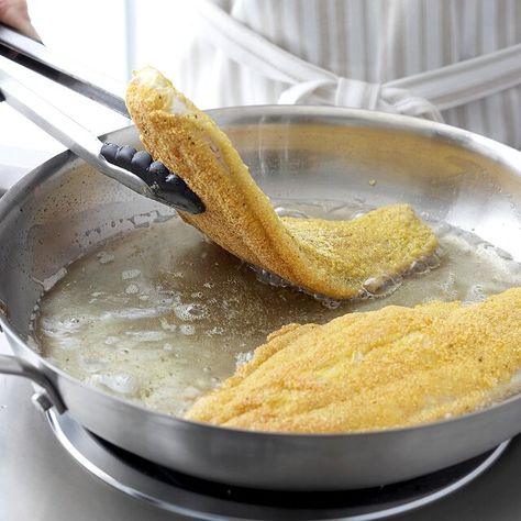 pan-frying-breaded-fish-skillet-2f9b69e1 Pan Fry Fish, Grilled Fish Sandwich, Fried Fish Fillet Recipe, Pan Fried Fish Recipes, Fried Flounder, Fried Catfish Recipes, Breaded Fish, Whole Fish Recipes, Air Fried Fish