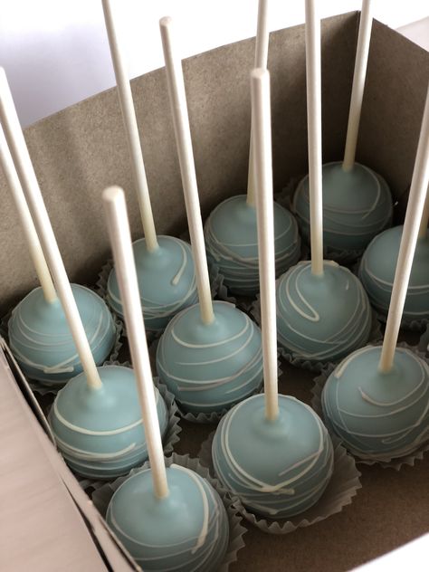 Blue grey baby shower, birthday cakepop Baby Shower Cake Pops Boy, Dusty Blue Cake Pops, Blue Baby Shower Food Ideas, Boy Baby Shower Cake Pops, Baby Shower Cake Pops For Boys, Baby Blue Birthday Party Decorations, Cake Pops Baby Shower Boy, Aesthetic Blue Birthday, Cake Pops Blue