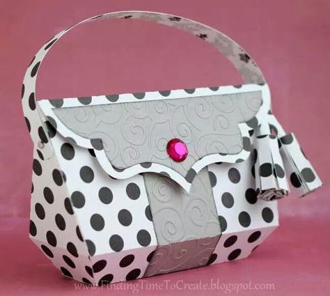 Cute Cardstock Ideas, Diy Paper Purses, Paper Handbag, Paper Purses, Vintage Designer Handbags, Handbag Card, Wholesale Designer Handbags, Paper Purse, Purse Crafts