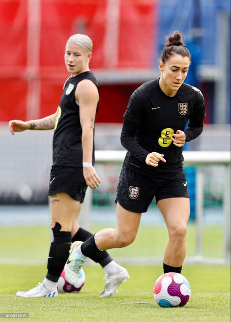 Woso Football, England Lionesses, Lucy Bronze, England Ladies Football, Football Love, Ladies Gents, Girls Soccer, Soccer Kits, Womens Football