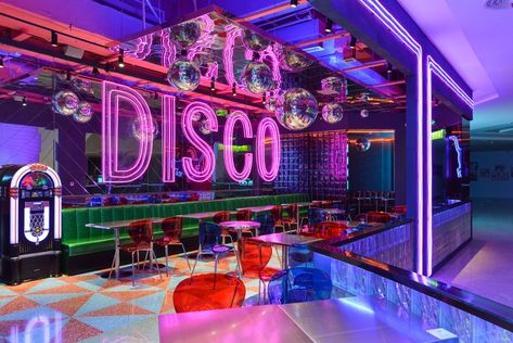 DIAMOND LI LI Disco & Noodle bar by YUDesigns, Chongqing – China » Retail Design Blog Disco Bar, Chongqing China, Disco Glam, Nightclub Design, Noodle Bar, Pub Design, Disco Club, Retro Disco, Roller Disco