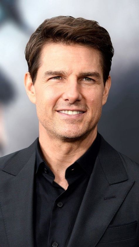 Tom Cruise Haircut, Richest Actors, Hollywood Actors, Boys Long Hairstyles, Corte De Cabelo Masculino, Human Face, Hollywood Actor, Hollywood Celebrities, Tom Cruise