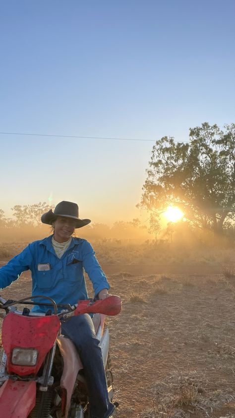 Station Life Australia, Cattle Station Australia, Gap Year Plan, Cattle Station, Country Sunset, Farm Work, Country Fits, Cowboy Life, Peach Nectar