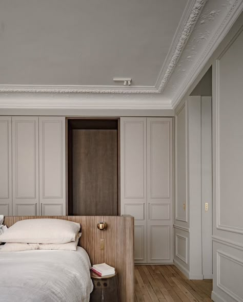 Haussmann Interior, Parisian Apartment Interior, Modern Parisian Interior, Parisian Interior Design, Parisian Bedroom, Paris Interiors, Modern Parisian, Paris Bedroom, Cream Interior