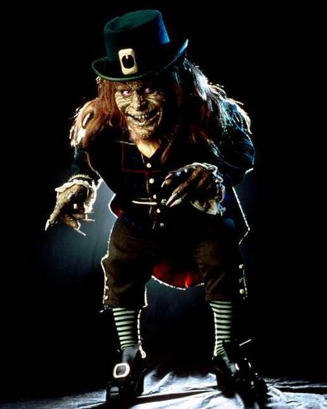 Leprechaun - Me want me gold. Leprechaun Movie, Horror Villians, Warwick Davis, The Leprechaun, Horror Movie Art, Horror Icons, Movies Outfit, Freddy Krueger, Movie Monsters