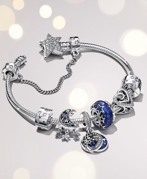 Blue And Silver Pandora Bracelet, Dark Blue Pandora Bracelet, Pandora Bracelet Ideas Inspiration, Blue Pandora Bracelet, Pandora Azul, Pandora Bracelet Charms Ideas, Pandora Bracelet Designs, Pandora Blue, Pandora Jewelry Charms