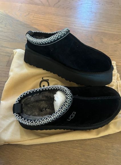 Ugg Tasman Black Platform taller Heal Style Size 8 Ladies Brand New Ugg Tasman Black, Ugg Slippers Black, Black Tasman, Boot Slippers, Ugg Boot, Trendy Womens Shoes, Ugg Tasman, Ugg Slippers, Black Platform