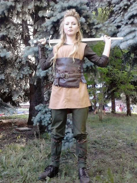 Female Viking Costume, Shieldmaiden Costume, Vikings Costume Diy, Warrior Clothing, Barbarian Costume, Viking Halloween Costume, Female Viking, Viking Shield Maiden, Vikings Halloween