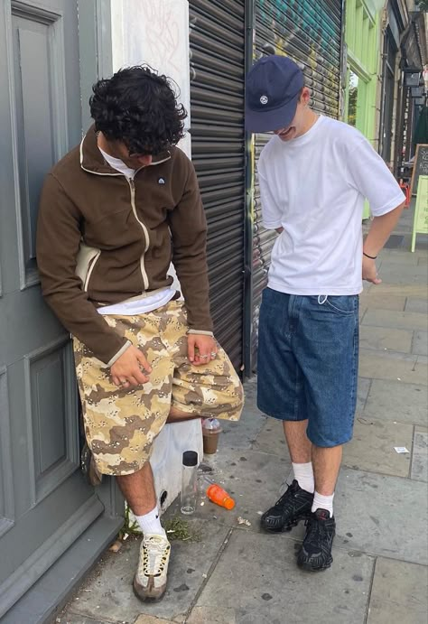 Uk Summer Streetwear, Nike Shox Outfit, Urban Black Cargo Shorts For Streetwear, Air Max 95 Outfit Men, Nike Shox Tl Outfit, Relaxed Fit Streetwear Shorts, White Tee Outfit, Uk Streetwear, Air Max Plus Outfits