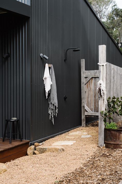 Shed House Ideas, Modern Shed, Australia Country, Shed Home, Black Barn, Modern Barn House, Grey Houses, Outdoor Bathrooms, Shed Homes