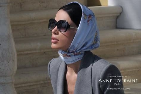 French silk scarves by ANNE TOURAINE Paris™: Nautical blue scarf as a Kelly mini headscarf Head Scarf Outfit, Scarf Trends, Mode Turban, Hair Scarf Styles, Silk Headscarf, Head Scarf Styles, Scarf Outfit, نظارات شمسية, French Silk