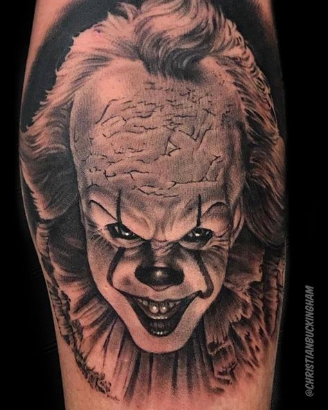 Penny Wise Tattoo, Pennywise Poster, Screw Tattoo, Tato Joker, Pennywise Tattoo, Horror Sleeve, Evil Clown Tattoos, Joker Tattoo Design, Horror Movie Tattoos