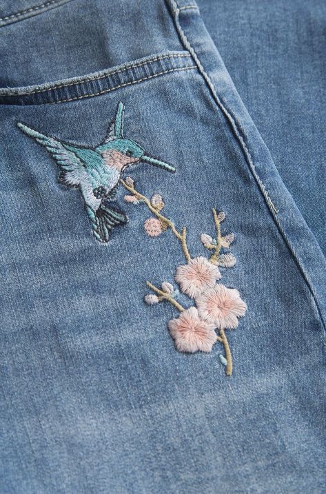 my mechanical romance | alexene farol follmuth | romance book aesthetic My Mechanical Romance, Free Machine Embroidery Patterns, Embroidery Jeans Diy, Embroidery Bird, Denim Embroidery, Embroidery Works, Bird Embroidery, Brazilian Embroidery, Humming Bird