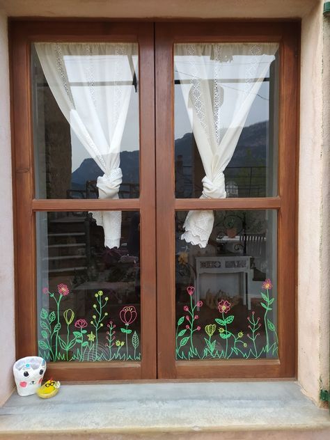 Window Marker Art Ideas, Chalk Pen Window Art Flowers, Chalk Pens Window, Chalk Pen Window Art, Window Marker Art, Easter Window Art, Easter Window Painting, Summer Window Art, Spring Window Painting