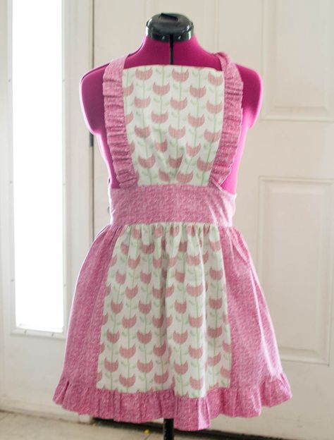 My Flirty Dozen Apron Pattern is Here! {Win 1 of 3 copies} Make An Apron, Apron Pattern, Free Sewing Patterns, An Apron, Sewing Tutorials Free, Cute Patches, Sewing Aprons, What's Your Style, Aprons Patterns