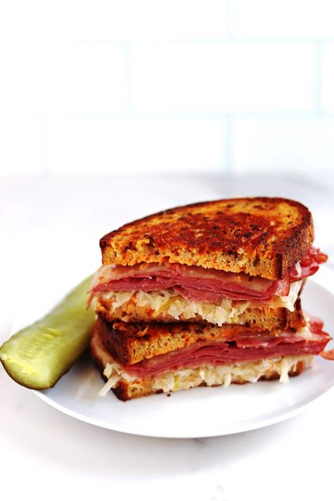 This Reuben sandwich recipe features corned beef, Swiss cheese, Thousand Island dressing and sauerkraut topped on perfectly toasted rye. Rachel Sandwich, Classic Reuben Sandwich, Sauerkraut Sandwich, Reuben Sandwich Recipe, Reuben Sandwich Classic, Easy Winter Recipes, Corned Beef Sandwich, Healthy Winter Meals, Thousand Island