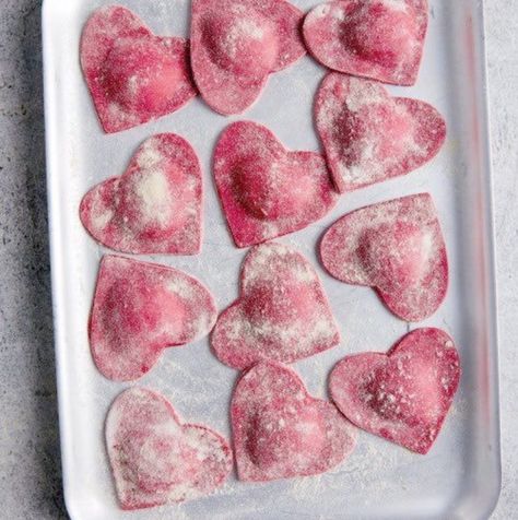 Beet Ravioli, Handy Craft, Homemade Ravioli, Beet Recipes, Food Stamps, Pink Foods, Homemade Pasta, Parsnips, Ravioli