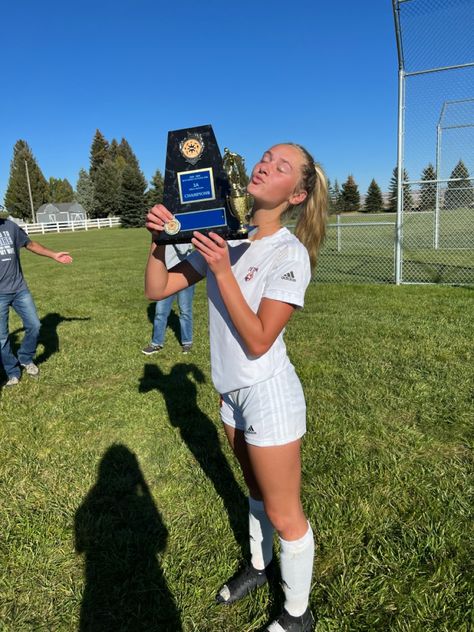 Blonde Soccer Girl, Girl Playing Soccer, Soccer Locker, Soccer Trophy, High School Soccer, Football Workouts, Team Goals, Soccer Photography, Soccer Season