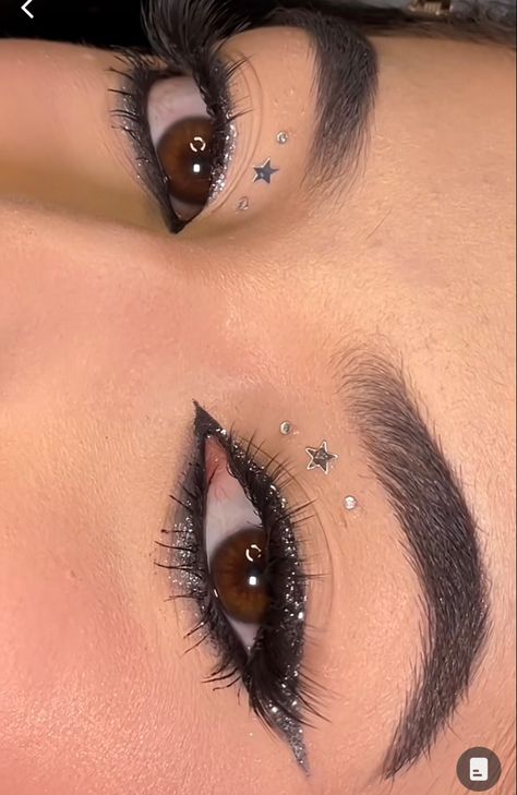 Rave Makeup Ideas Simple, Styles Of Eyeliner, Cas Concert Makeup, Star Gems Makeup, Conan Gray Concert Makeup, Star Inner Corner Makeup, Makeup Ideas Concert, Conan Gray Makeup, Kpop Concert Makeup Ideas