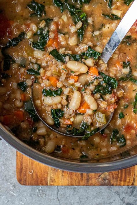 Made with whole grains, white beans, and vegetables, this one-pot Tuscan farro soup is a hearty and healthy soup perfect for a cold day. Farro Soup, Beans And Vegetables, Farro Recipes, Weekend Meal Prep, Tuscan Soup, Veggie Soup, Soup And Stew, Whole Grains, Chowder Recipes