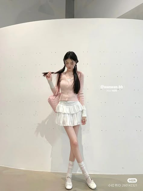 Frilly White Skirt Outfit, White Miniskirt Outfits Summer, White Short Skirt Outfit, Short White Skirt Outfit, Mini Skirt Outfit Aesthetic, White Mini Skirt Outfit, Softgirl Outfits, Skirt Outfits Korean, Slay Fits