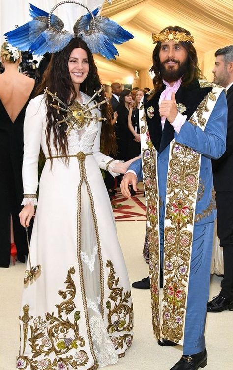 May 7, 2018: Lana Del Rey and Jared Leto at the Met Gala in New York City #LDR Lana Del Rey Fan, Met Gala Outfits, Met Gala Dresses, Gala Outfit, Gala Fashion, Met Gala Red Carpet, Fashion Fail, Costume Institute, Gala Dresses