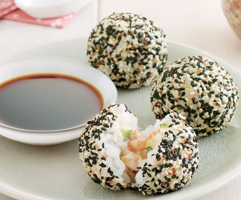 Sushi Balls Recipe, Sushi Ball, Smoked Salmon Cucumber, Sushi Balls, Recipe For Salmon, Sweet Sushi, Salmon Cucumber, Beetroot Relish, Seaweed Wrap