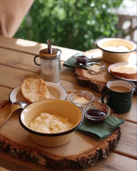 Patio Breakfast Aesthetic, Farm Breakfast Aesthetic, Outdoor Breakfast Aesthetic, Cabin Breakfast Aesthetic, Cabana Photoshoot, Countryside Breakfast, Outside Breakfast, Elevated Breakfast, Cabin Breakfast