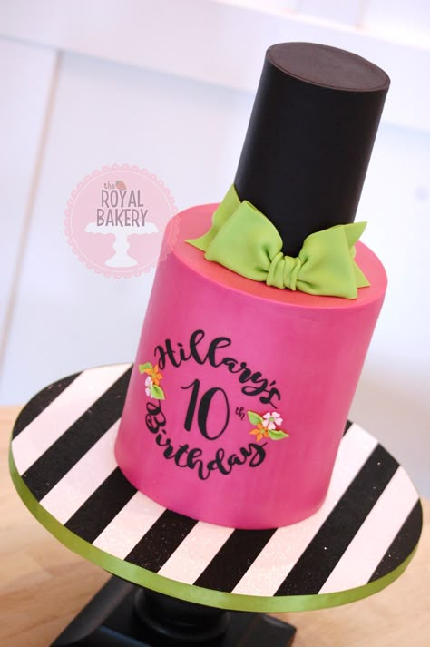 A nail polish/nail varnish cake for a spa party. Birthday Party Food For Kids, Spa Birthday Cake, Party Food For Kids, Nail Polish Cake, Glam Cake, Spa Cake, Spa Day Party, Kids Birthday Party Food, Kids Spa Party