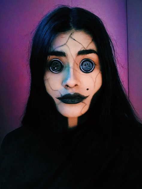 Coraline Other Mother Makeup, Other Mother Makeup, Coraline The Other Mother, Coraline Cosplay, Other Mother Coraline, Sfx Ideas, Coraline Makeup, Mothers Makeup, The Other Mother