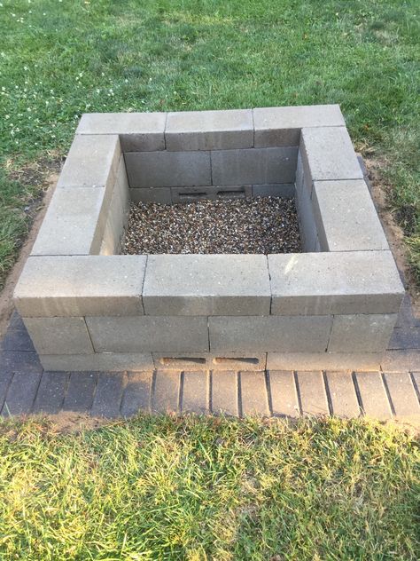 Cinderblock Fire Pit Diy, Square Fire Pit Ideas, Homemade Fire Pit, Steel Decor, Cinder Block Fire Pit, Creative Backyard, Outside Fire Pits, Backyard Fire Pit, Diy Backyard Patio