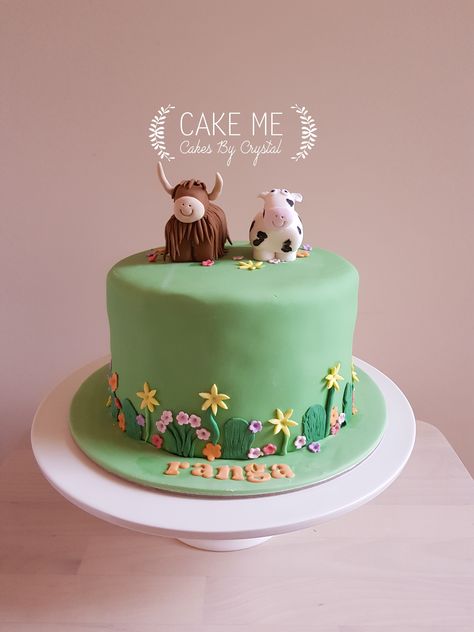 fondant bull and cow cake with gumpaste cow and bull Bull Smash Cake, Bull Cake, Bull Cake Ideas, Cow Cake Diy, Buttercream Cow Cake, Fondant Cow Topper, Fondant Cakes Birthday, Cow Cakes, Dessert Decoration