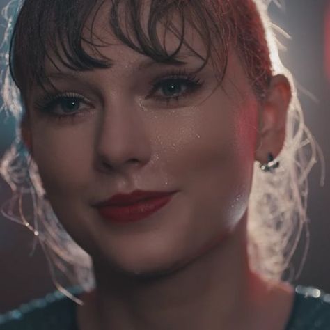 Delicate Taylor Swift, Delicate Taylor, Taylor Swift Delicate, Taylor Swift Music, Taylor Swift Funny, Taylor Swift 1989, Red Taylor, Taylor Swift Album, Taylor Swift Songs