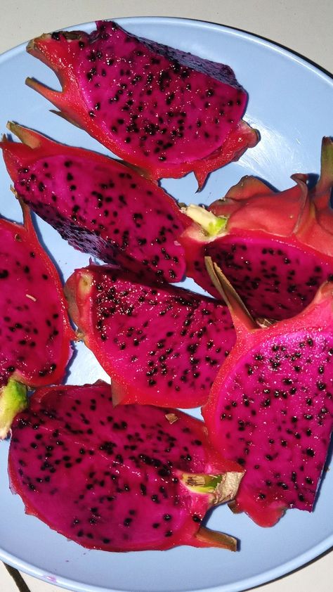 Dragon Fruit Snap, Buah Naga Aesthetic, Birthday Candle Photography, Dragon Fruit Plant, Buah Naga, Background Baby, Junk Food Snacks, Types Of Fruit, Makanan Diet