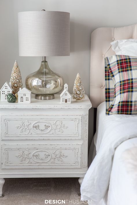 Parisian Christmas Decor, Christmas Bedroom Decor Ideas, Holiday Decor Trends, 2023 Bedroom, Christmas Bedroom Decor, French Country Christmas, Country Interior Design, French Farmhouse Decor, Farmhouse Holiday