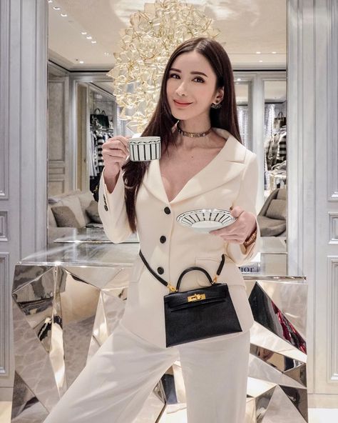 Jamie Chua Outfits, Street Style Suit, Jamie Chua, Thomas Pheasant, Arm Candies, Elegant Fashion Outfits, Elegant Clothes, Elegant Outfits, Classy And Elegant