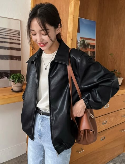 Leather Jacket Korean Outfit, Korean Leather Jacket Outfit, Leather Jacket Korean, Pu Leather Jacket, Leather Jacket Outfits, Brown Style, Late Fall, 가을 패션, Casual Style Outfits