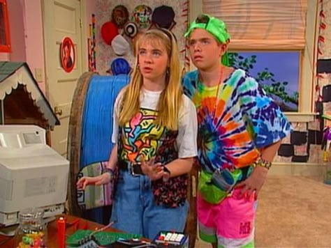 Throwback Thursday: 10 Couples#039; Costumes Inspired By The 90s Clarissa Explains It All, Throwback Outfits, Fashion Guys, 90s Tv Shows, Melissa Joan Hart, 90s Fashion Women, Goth Outfit, 90s Throwback, Neon Outfits