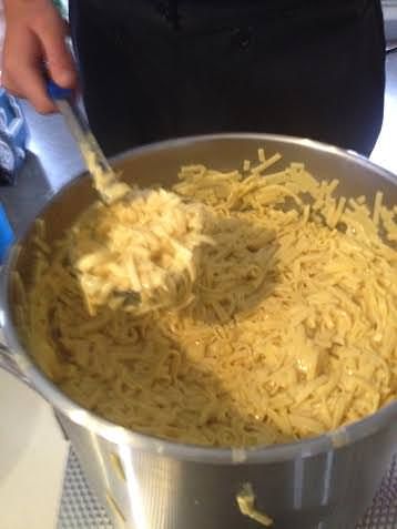 Amish Wedding Noodles, Amish Egg Noodles, Amish Pie, Amish Noodles, Easy Homemade Noodles, Easy Noodles, Noodle Making, Amish Food, Pennsylvania Dutch Recipes