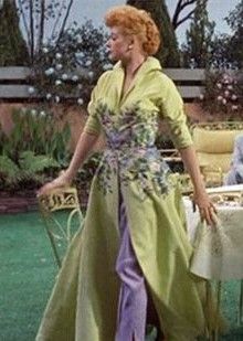 Hostess Pajamas, Lucille Ball Outfits, I Love Lucy Outfits, Hostess Gown, I Love Lucy Show, Hostess Dresses, Vintage Clothes Patterns, Feminine Wardrobe, 1950 Fashion