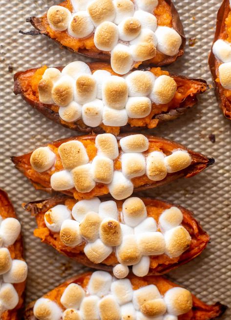 Twice Baked Sweet Potatoes with Maple and Marshmallow Texas Roadhouse Sweet Potato Recipe, Paleo Thanksgiving Side Dishes, Maple Marshmallows, Whipped Sweet Potatoes, Sweet Potatoes With Marshmallows, Twice Baked Sweet Potatoes, Baked Sweet Potatoes, Sweet Potato Skins, Loaded Sweet Potato