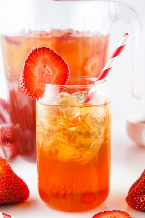 Strawberry Sweet Tea, Strawberry Iced Tea, Alcoholic Coffee, Summer Food Recipes, Tea Punch, Summer Entertaining Recipes, Southern Style Kitchen, Strawberry Cake Easy, Top Recipes On Pinterest