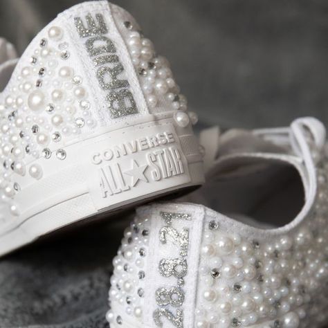 Wedding Shoes Flats For Bride, Flat Wedding Shoes For Bride, Wedding Trainers, Comfy Wedding Shoes, Bride Sneakers, Converse Wedding Shoes, Wedding Canvas, Shoes Bride, Perfect Wedding Shoes